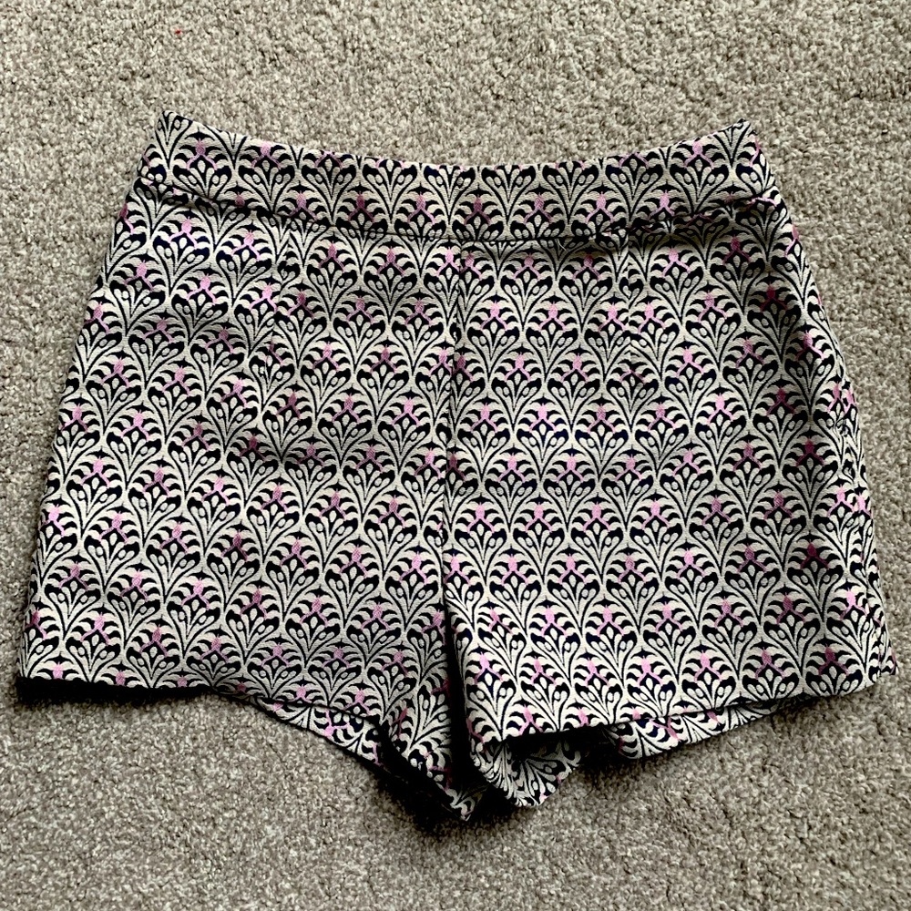 Fitted Pattern Shorts